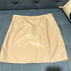 NEVER WORN-CREAM VEGAN LEATHER SKIRT